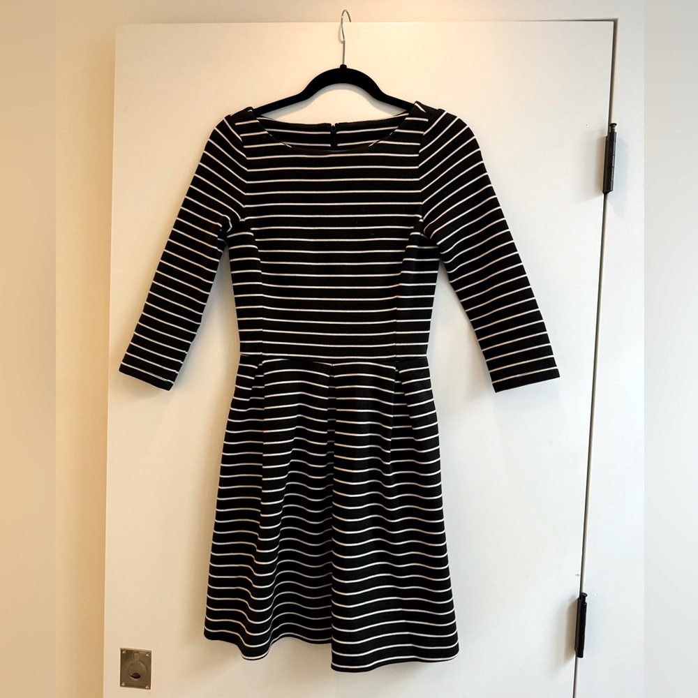 Banana Republic, sz 0, thick cotton/spandex blend, pockets, only dry cleaned